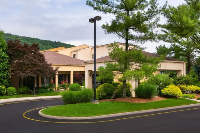 Photo 1 - Courtyard by Marriott Mahwah