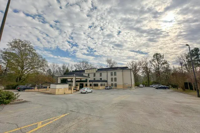 Photo 1 - OYO Hotel Rome West GA