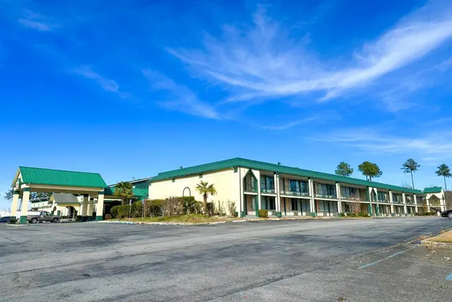 Photo 1 - Super Inn & Suites by OYO Milledgeville
