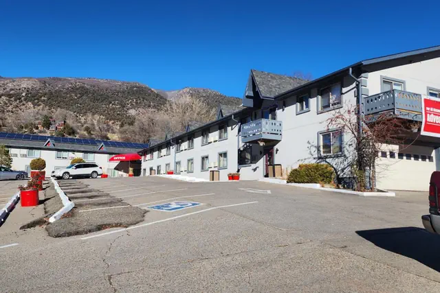 Photo 1 - Adventure Inn - Glenwood Springs