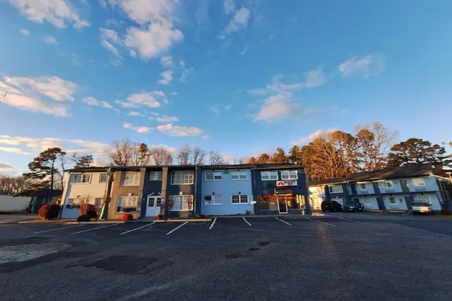 Photo 1 - Budget Inn - Roxboro