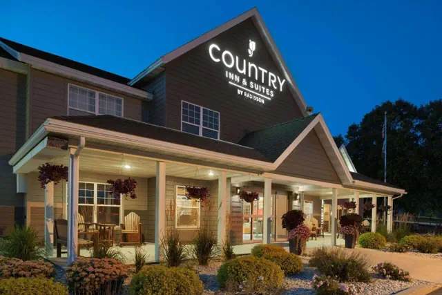 Photo 1 - Country Inn & Suites by Radisson, Decorah, IA