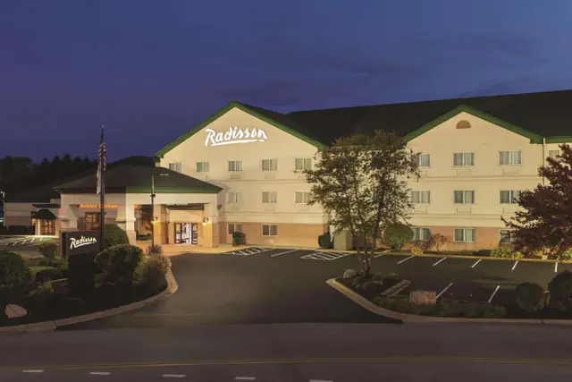 Photo 1 - Radisson Hotel & Conference Center Rockford