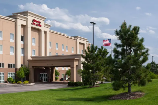 Photo 1 - Hampton Inn & Suites Davenport