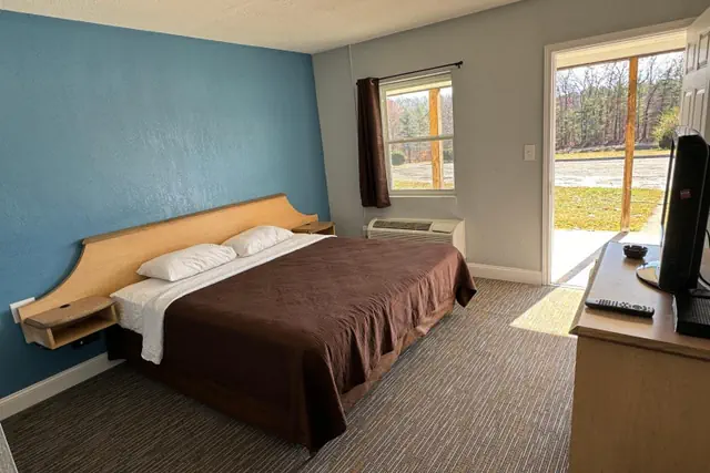 Photo 1 - Budget Inn