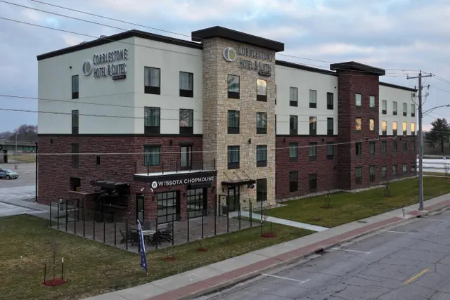Photo 1 - Cobblestone Hotel & Suites - Ottumwa