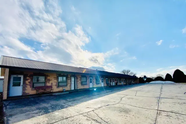 Photo 1 - Hillcrest Motel