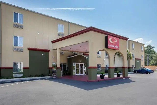 Photo 1 - Econo Lodge Valdosta Mall Area