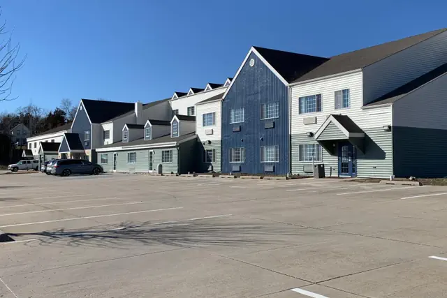 Photo 1 - Days Inn & Suites by Wyndham Williamsburg IA North