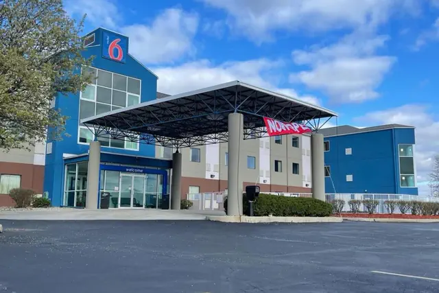 Photo 1 - Motel 6-Caseyville, IL - Caseyville Il