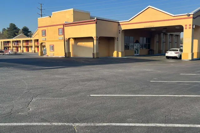 Photo 1 - Motel 6 Forsyth, GA Tift College