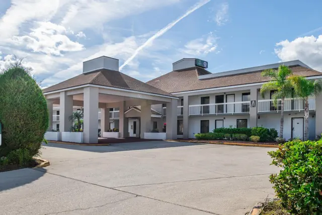 Photo 1 - Suburban Studios Hotel Kingsland Near I-95