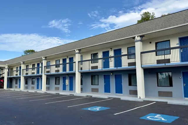 Photo 1 - Days Inn By Wyndham Lexington-Columbia