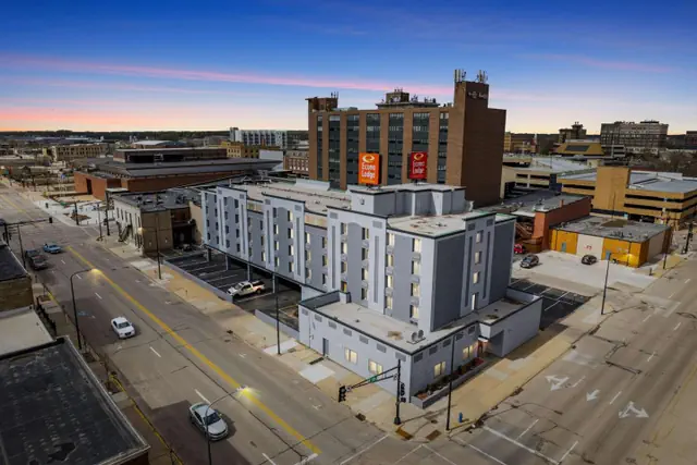 Photo 1 - Econo Lodge Inn & Suites Waterloo Downtown