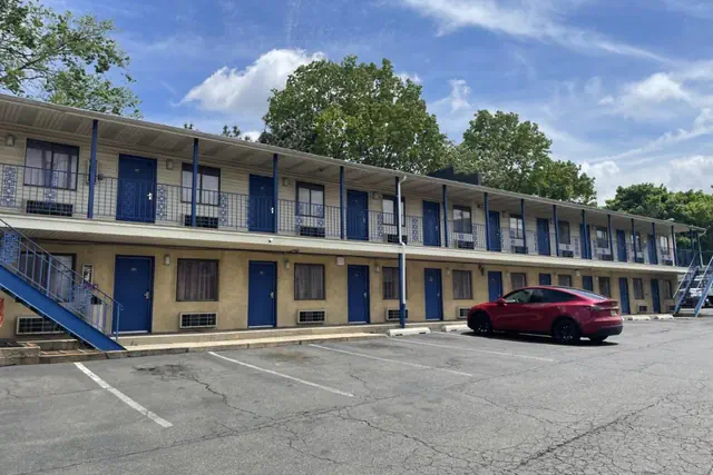Photo 1 - Budget Inn - Elizabeth, NJ