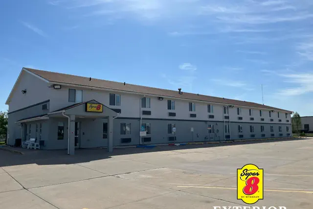 Photo 1 - Super 8 by Wyndham Emporia