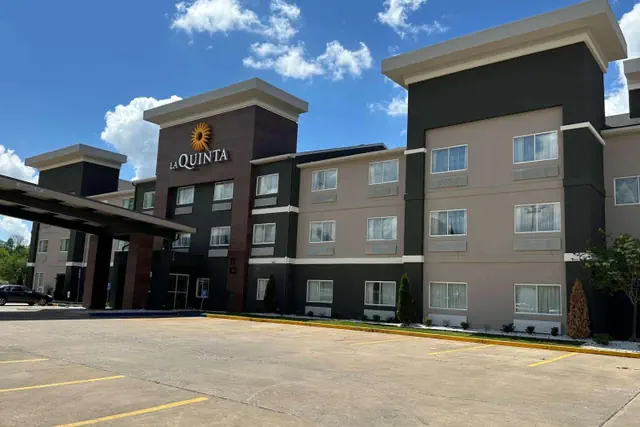 Photo 1 - La Quinta by Wyndham Fayetteville