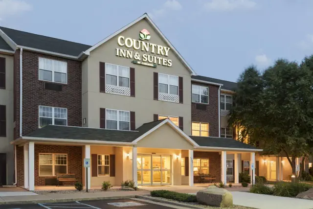 Photo 1 - Country Inn & Suites by Radisson, Mason City, IA