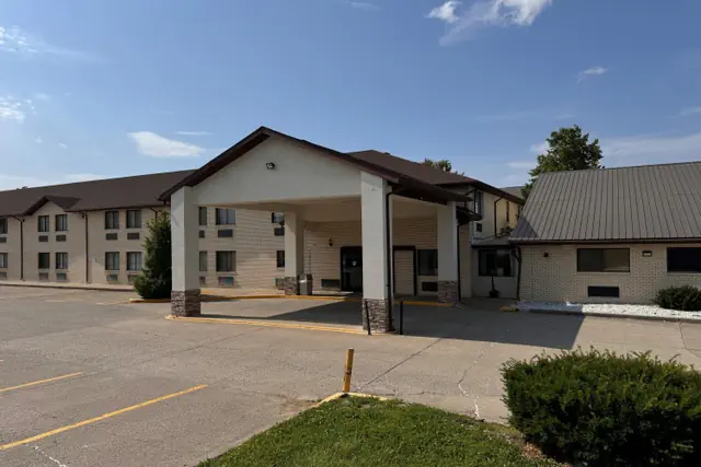 Photo 1 - Quality Inn Mount Vernon, IL