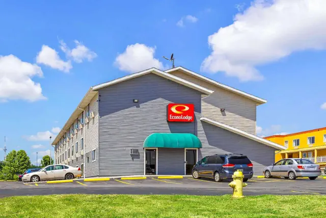 Photo 1 - Econo Lodge Akron Copley Northwest