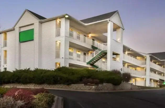 Photo 1 - Birch Hill Suites Kansas City - Independence