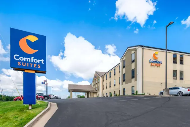 Photo 1 - Comfort Suites - Jefferson City