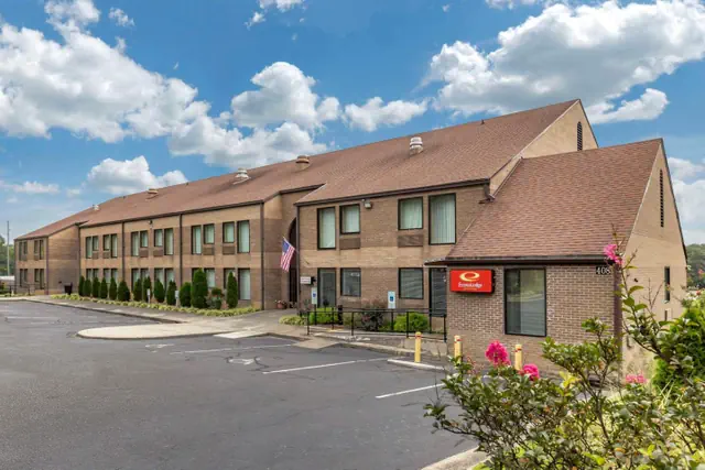 Photo 1 - Econo Lodge & Suites Southern Pines - Pinehurst