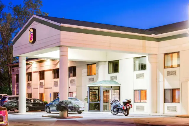 Photo 1 - Super 8 by Wyndham Port Clinton