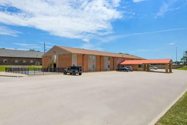 Photo 1 - Econo Lodge Emporia