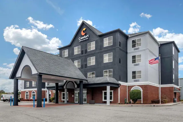 Photo 1 - Comfort Inn & Suites Calhoun South