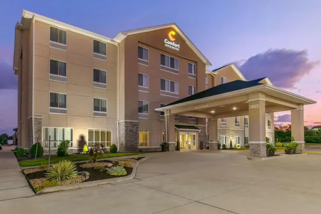 Photo 1 - Comfort Inn & Suites Marion I-57