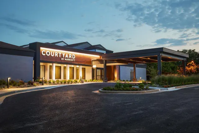 Photo 1 - Courtyard St. Louis Westport Plaza