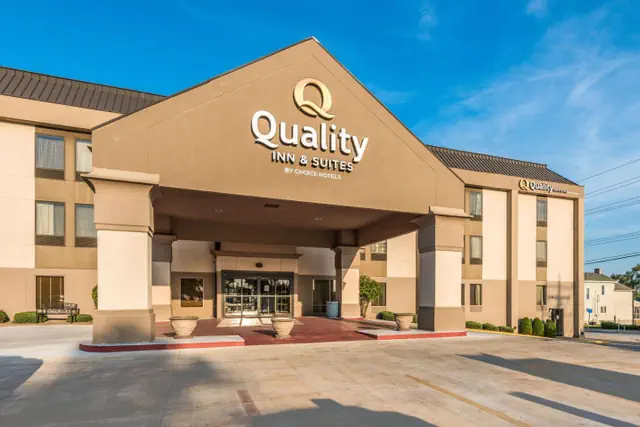 Photo 1 - Quality Inn & Suites Quincy - Downtown