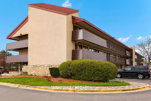 Photo 1 - Super 8 by Wyndham Deerfield - Northbrook