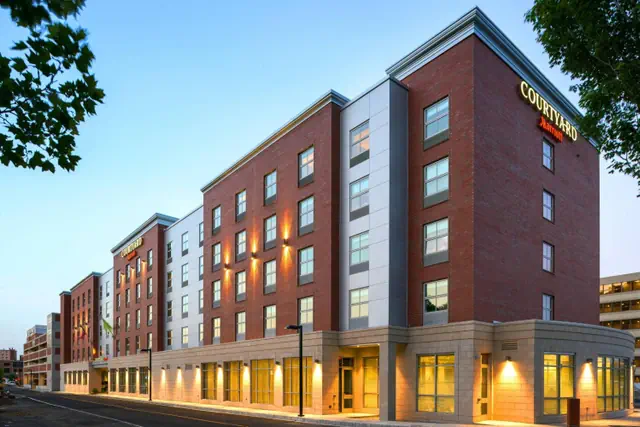 Photo 1 - Courtyard by Marriott Edgewater NYC Area