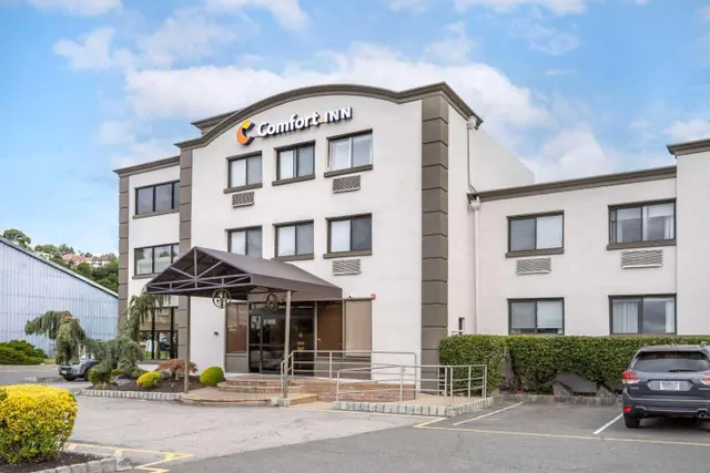 Photo 1 - Comfort Inn Edgewater on Hudson River