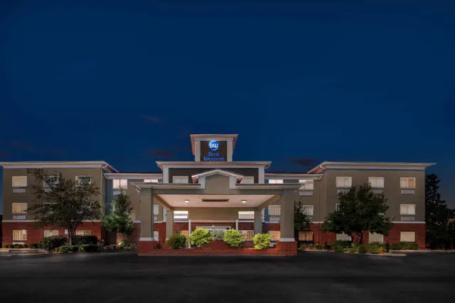 Photo 1 - Best Western Presidential Hotel & Suites