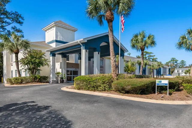 Photo 1 - Holiday Inn Express Saint Simons Island by IHG