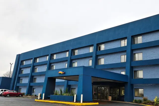 Photo 1 - Days Inn by Wyndham Davenport