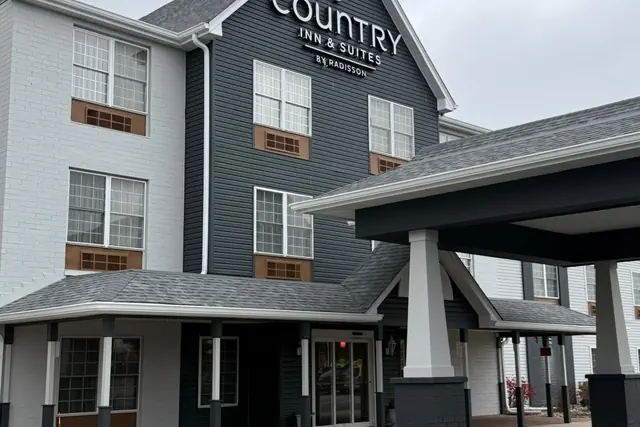 Photo 1 - Country Inn & Suites by Radisson, Elgin, IL