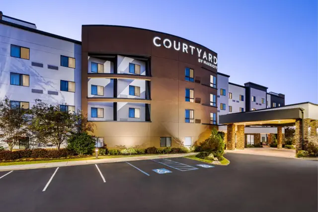 Photo 1 - Courtyard by Marriott Auburn