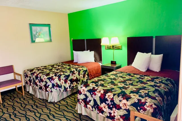Photo 1 - Thunderbird Inn