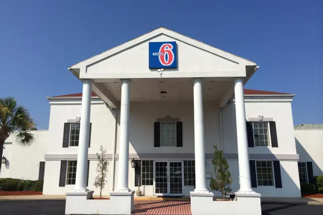 Photo 1 - Motel 6-Brunswick, GA