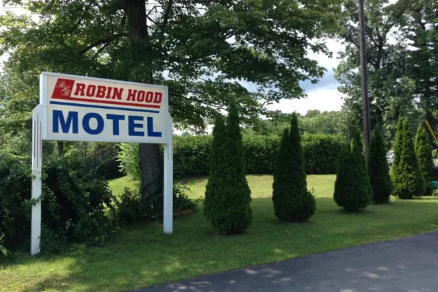 Photo 1 - Robin Hood Motel