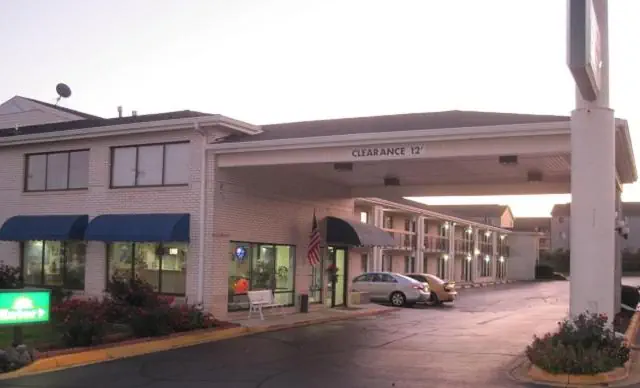 Photo 1 - Bestway Inn