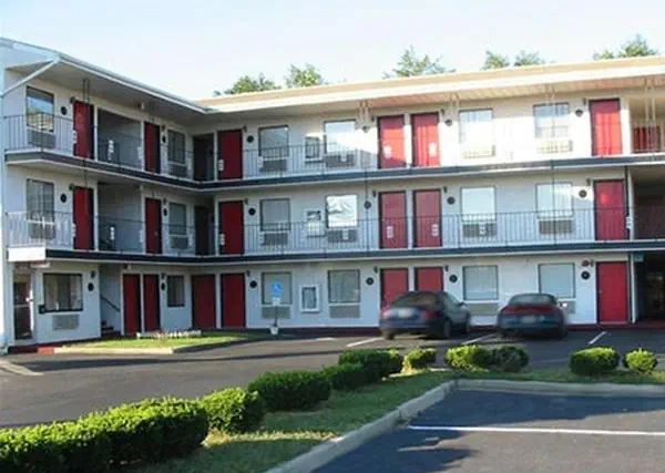 Photo 1 - Red Carpet Inn Williamstown