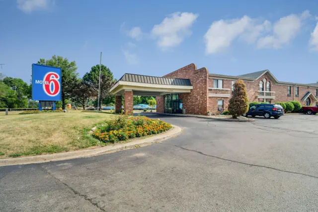 Photo 1 - Motel 6-Waukegan, IL