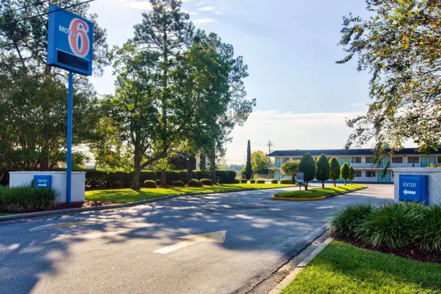 Photo 1 - Motel 6-Valdosta, GA - University