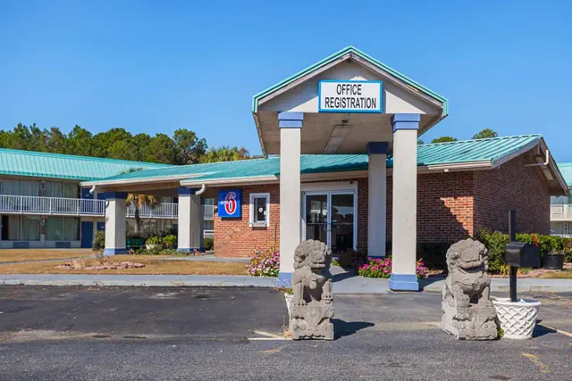 Photo 1 - Motel 6-Tifton, GA