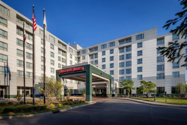 Photo 1 - Chicago Marriott Suites Deerfield